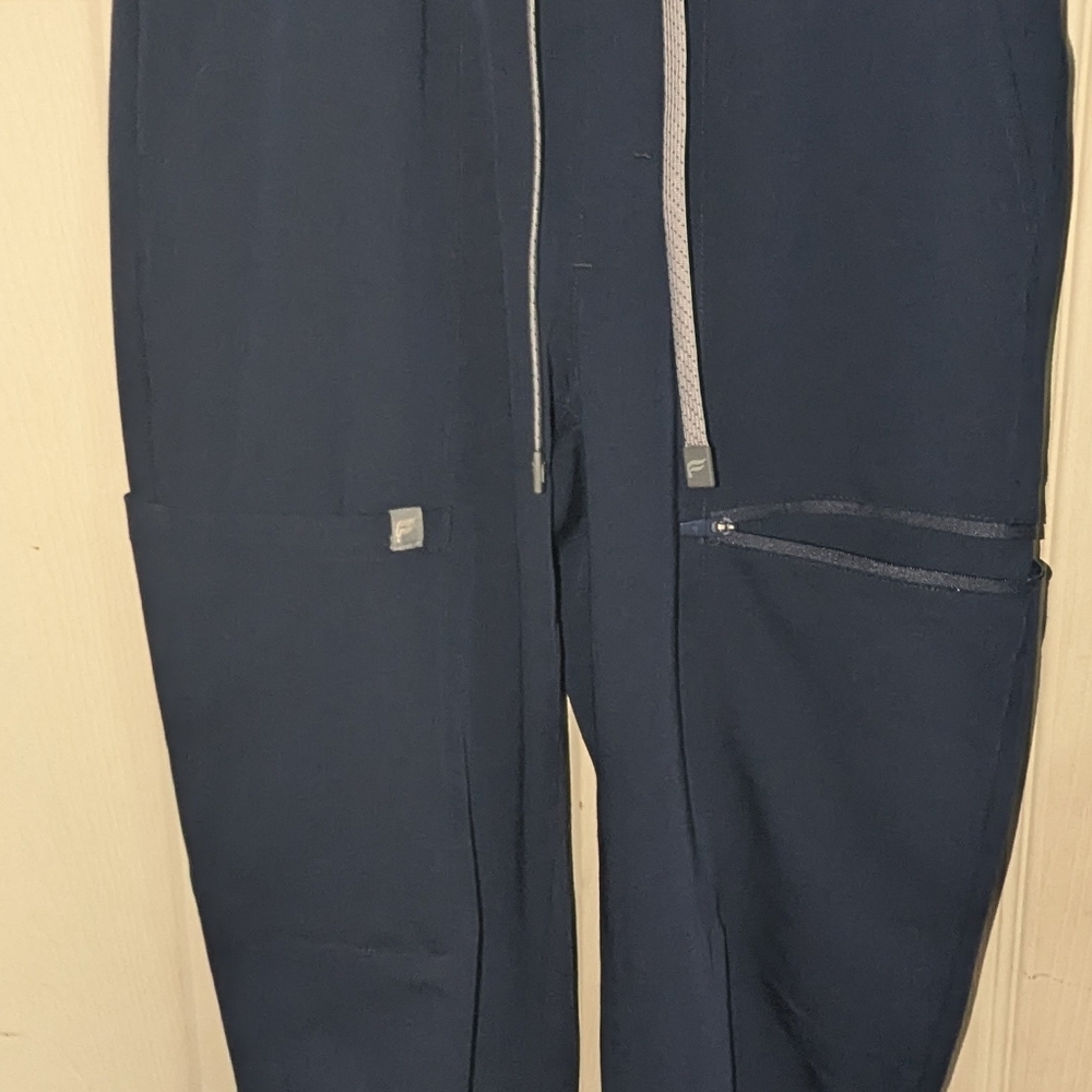 Fabletics Scrub Set - image 3